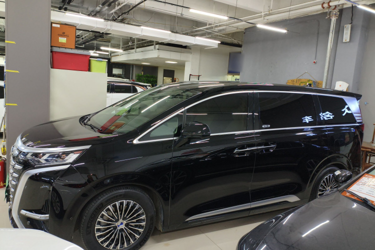 腾势D9 2024款 DM-i 980 四驱旗舰型车身外观4