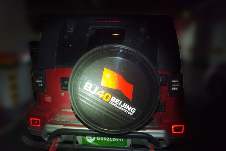 北京BJ40 2020款 2.0T 自动四驱城市猎人版侠客型车身外观6