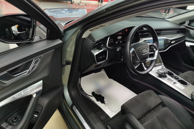 奥迪A6(进口) 2021款 allroad quattro 探索家 55 TFSI 尊享越野型中控内饰20