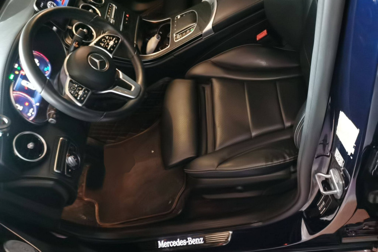 奔驰C级 2019款 改款 C 260 L 运动版中控内饰19