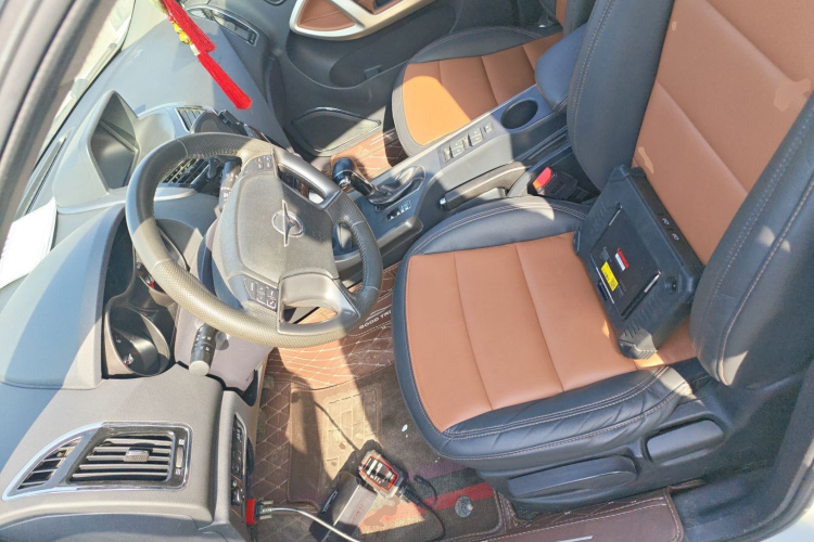 海马S5 2015款 1.5T CVT豪华型运动版中控内饰19