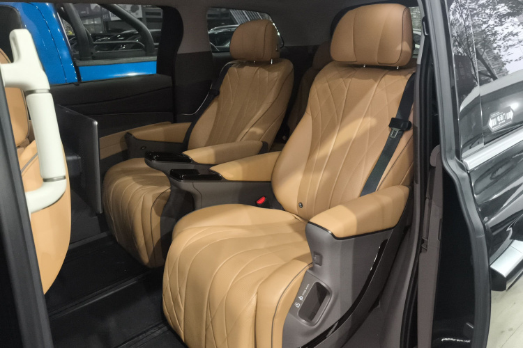 腾势D9 2022款 DM-i 970 四驱尊荣型中控内饰21