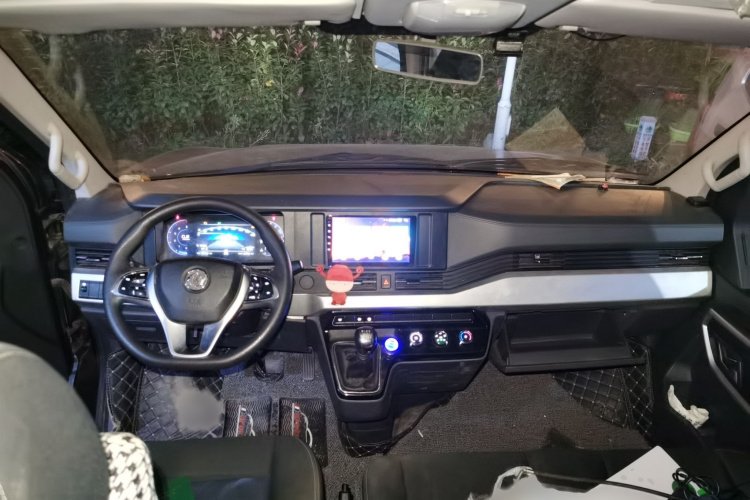 东风御风 御风 2023款 V9+ 2.0T 手动前驱多功能短轴中顶5/6座中控内饰7002