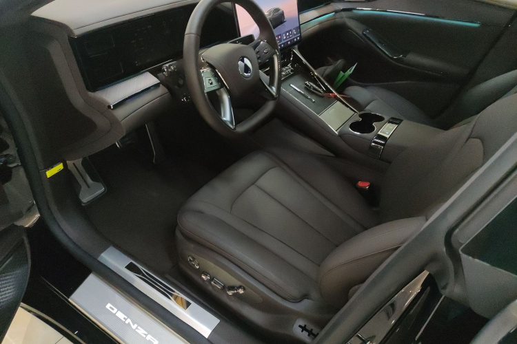 腾势Z9 2024款 1100km 四驱Max版中控内饰19