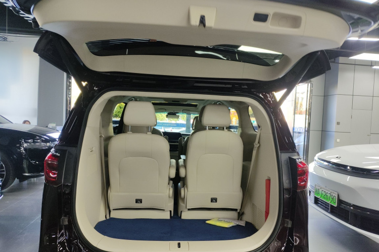 别克GL8 2020款 Avenir艾维亚 六座贤礼版机舱底盘23