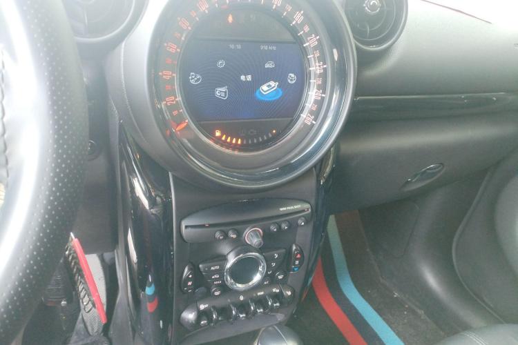 MINI Countryman 2016款 1.6T COOPER ALL4 Excitement装备控局部细节16
