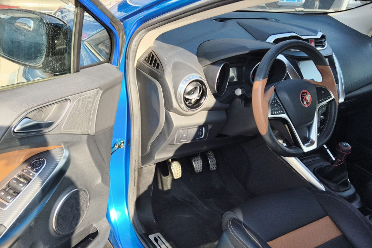 比亚迪 元 2016款 1.5L 手动豪华型中控内饰20