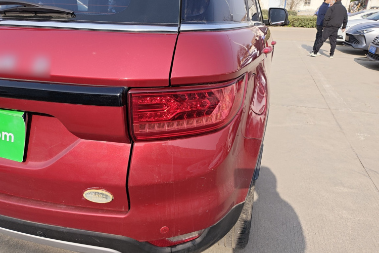 陆风X7 2015款 2.0T 全景尊贵版车身外观9