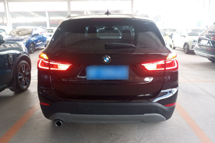宝马X1 2016款 sDrive18Li 尊享型车身外观6