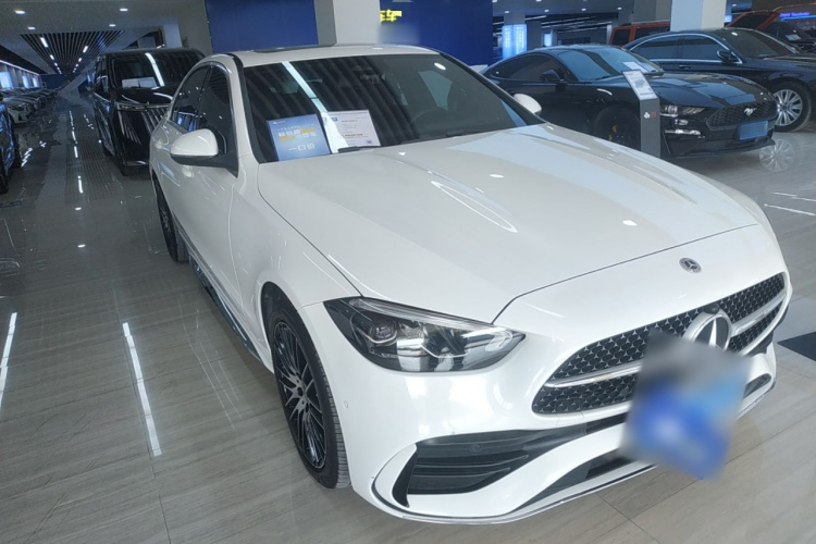 奔驰C级 2023款 改款 C 200 L 运动版车身外观3