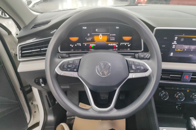 大众 途观L 2022款 330TSI 自动两驱舒享版中控内饰13