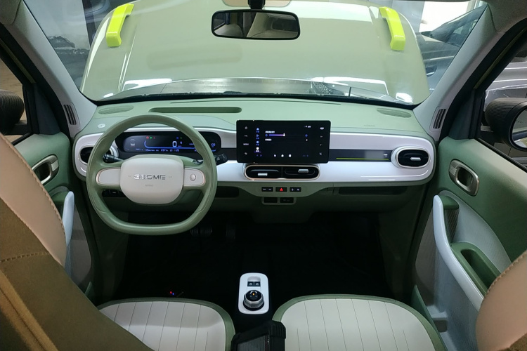 吉利银河 2025款 210km 熊猫骑士中控内饰12