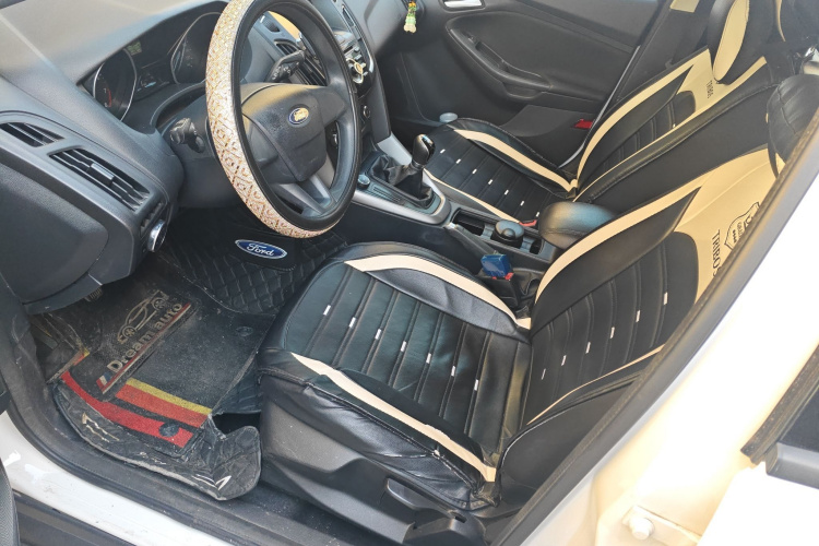 福特 福克斯 2017款 两厢 1.6L 手动舒适型智行版中控内饰19