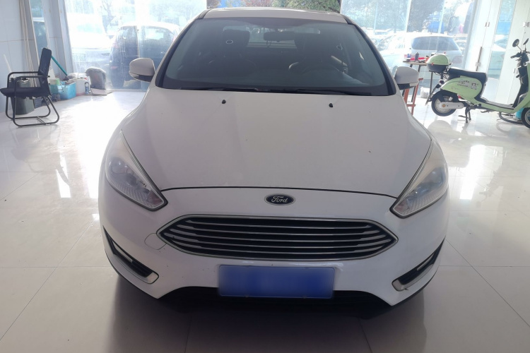 福特 福克斯 2017款 三厢 1.6L 自动风尚型智行版车身外观2