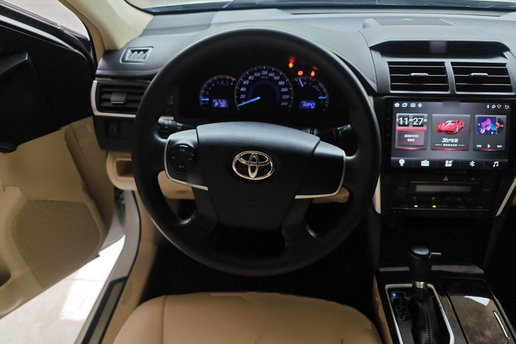 丰田 凯美瑞 2016款 2.0E 十周年纪念精英版中控内饰13