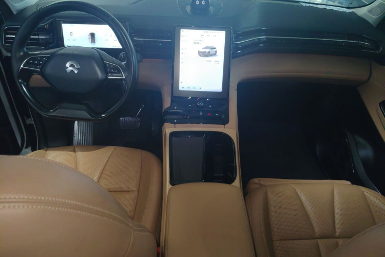 蔚来ES8 2018款 355KM 基准版 七座版中控内饰7002