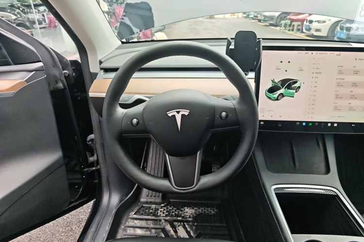 特斯拉 Model Y 2021款 长续航全轮驱动版中控内饰13