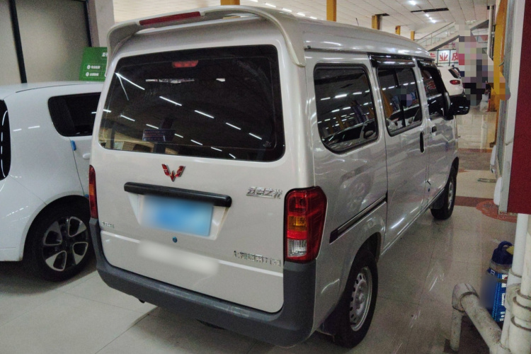 五菱汽车 五菱之光 2023款 1.5L 实用型 5/7座车身外观7