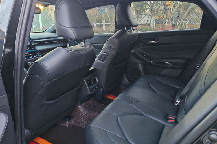 丰田 亚洲龙 2019款 双擎 2.5L 豪华版 国VI中控内饰7005