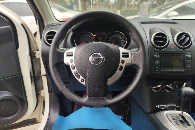 日产 逍客 2015款 2.0XL 酷火 CVT 2WD中控内饰13