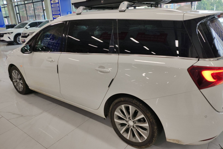 别克GL6 2021款 323T 轻混动互联豪华型车身外观4