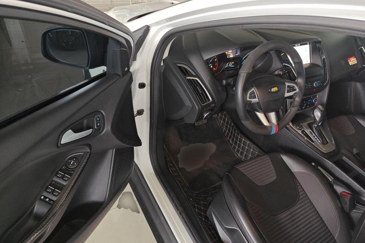 福特 福克斯 2018款 三厢经典 EcoBoost 180 自动精英型中控内饰20