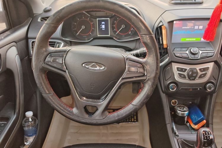 奇瑞 艾瑞泽5 2016款 1.5L 手动领潮版中控内饰13