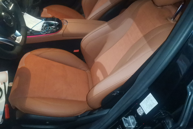 奔驰E级 2017款 E 300 运动型局部细节19