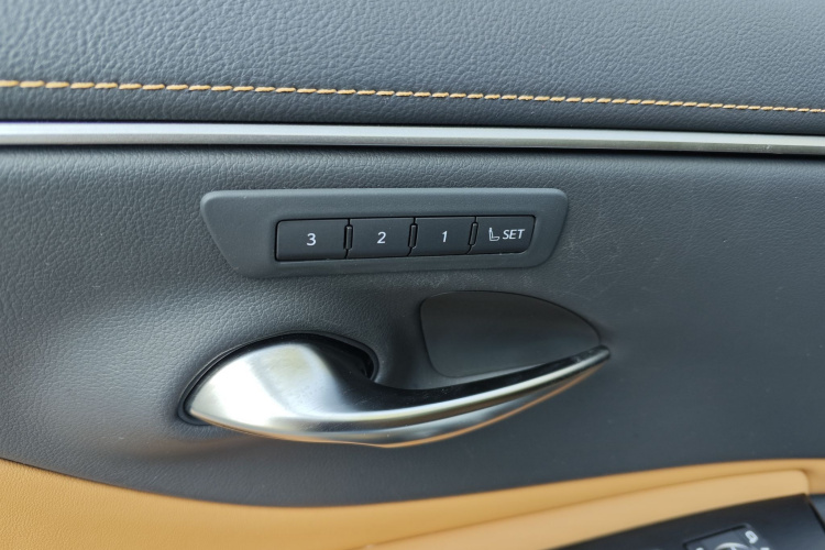 雷克萨斯ES 2023款 200 豪华版局部细节9010