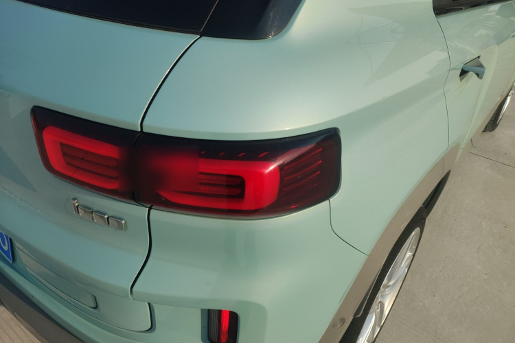 吉利汽车 吉利icon 2022款 1.5TD 青鸢限量款车身外观9