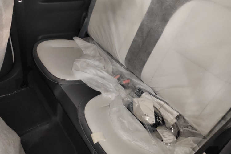 吉利银河 2025款 210km 熊猫骑士中控内饰7004