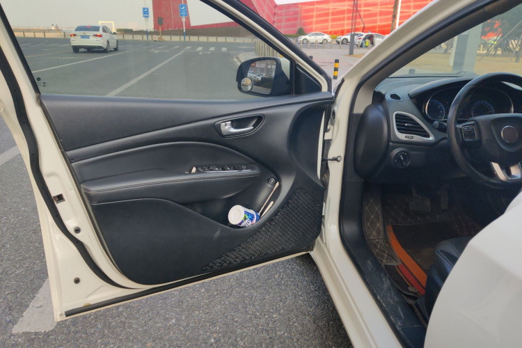 菲亚特 菲翔 2015款 1.4T 自动尊享版中控内饰20