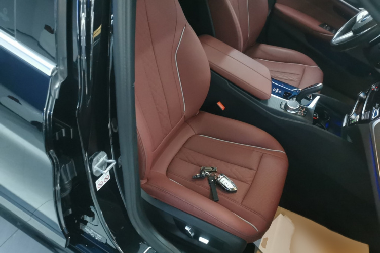 宝马5系 2023款 改款 530Li 领先型 M运动套装局部细节41