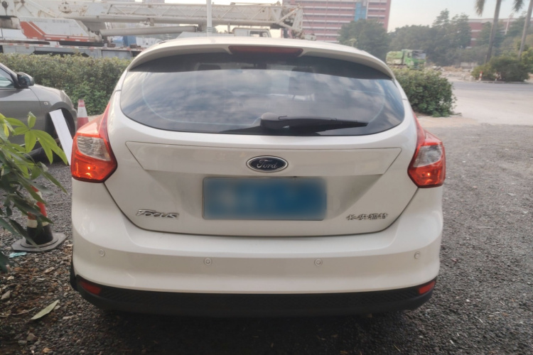 福特 福克斯 2012款 两厢 1.6L 自动舒适型车身外观6