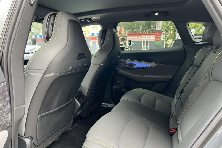 领克08 EM-P 2025款 220km 四驱性能Halo车身外观6004