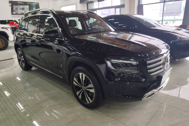 奔驰GLB 2024款 GLB 200 时尚型车身外观3