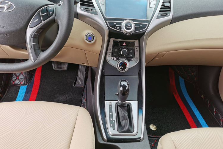 现代 朗动 2012款 1.6L 自动领先型局部细节18