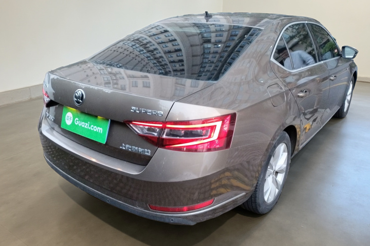 斯柯达 速派 2016款 TSI330 DSG创行版车身外观7