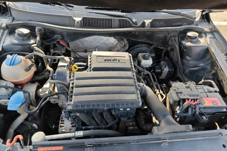 大众 朗逸 2013款 改款经典 1.6L 自动舒适版机舱底盘24