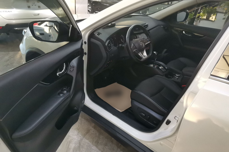 日产 奇骏 2020款  2.5L XL ITS CVT 4WD豪华领航版中控内饰20