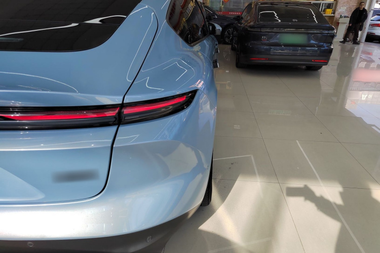 蔚来ET5 2022款 75kWh车身外观9