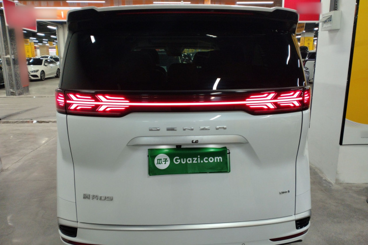 腾势D9 2022款 DM-i 1040 尊贵型车身外观6