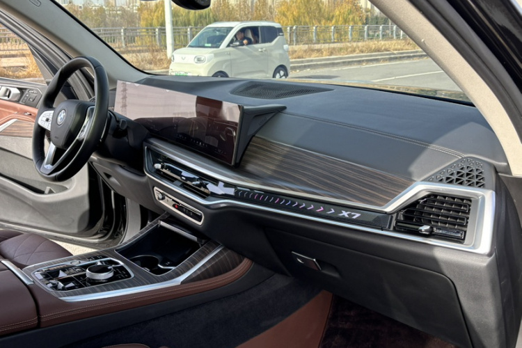 宝马X7 2023款 xDrive40i 领先型豪华套装中控内饰7004