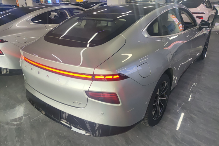 小鹏P7 2022款 480E车身外观6005