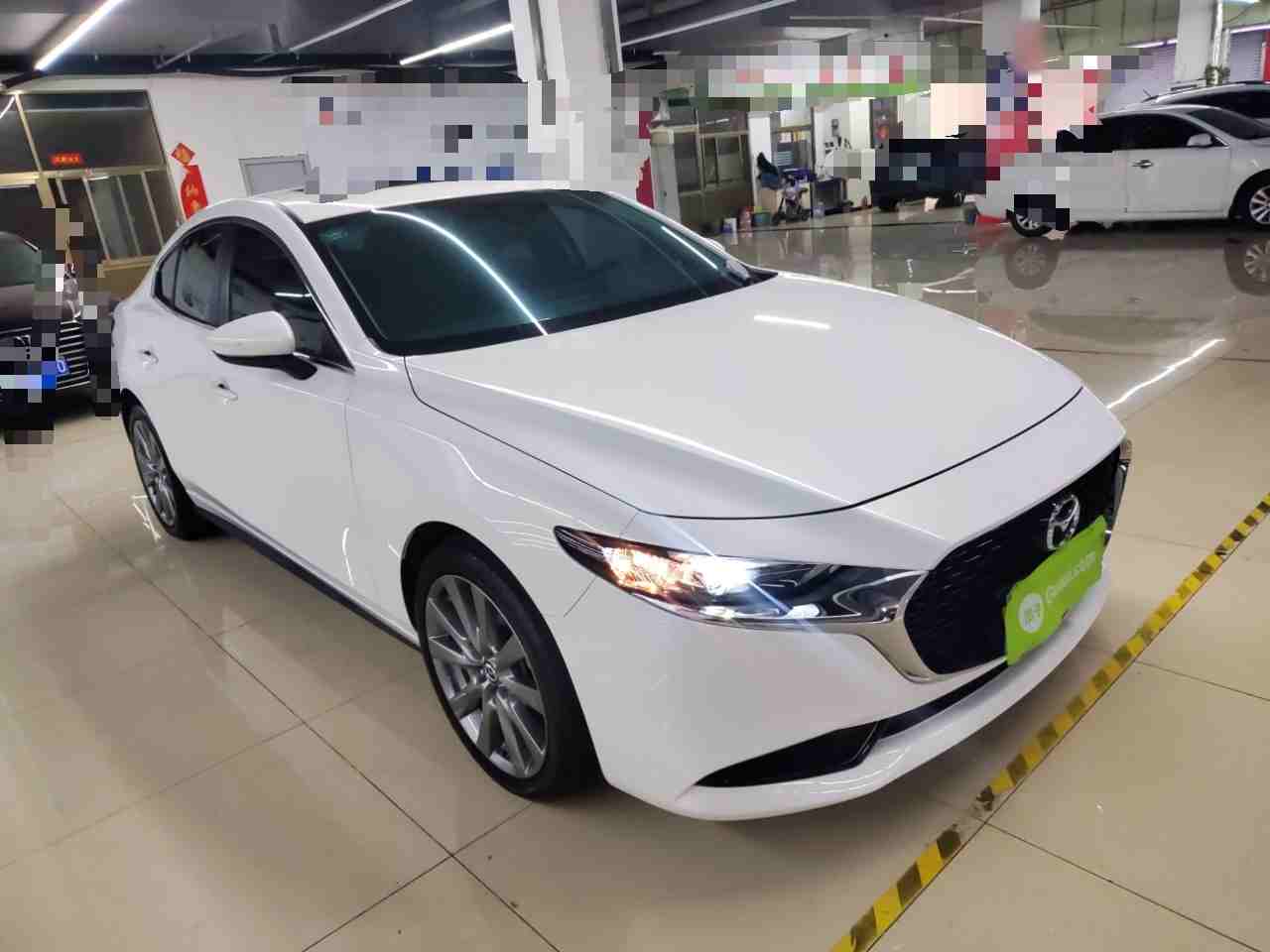 车辆右前45度外观展示