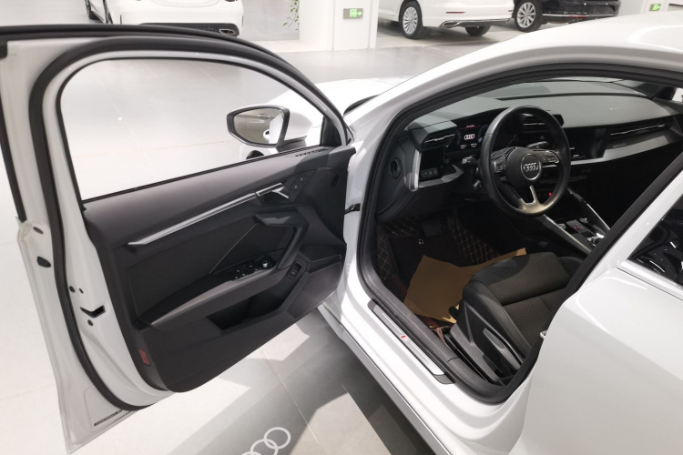 奥迪A3 2022款 A3L Limousine 35 TFSI 进取运动型中控内饰20