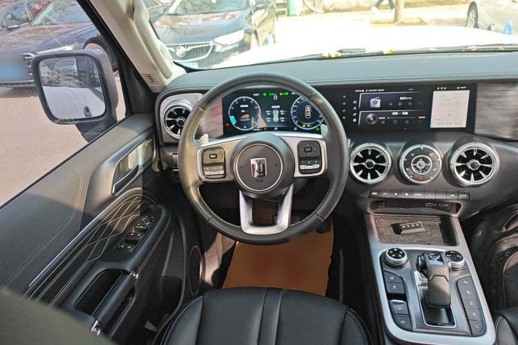 坦克300 2023款 越野版 2.0T 征服者中控内饰13