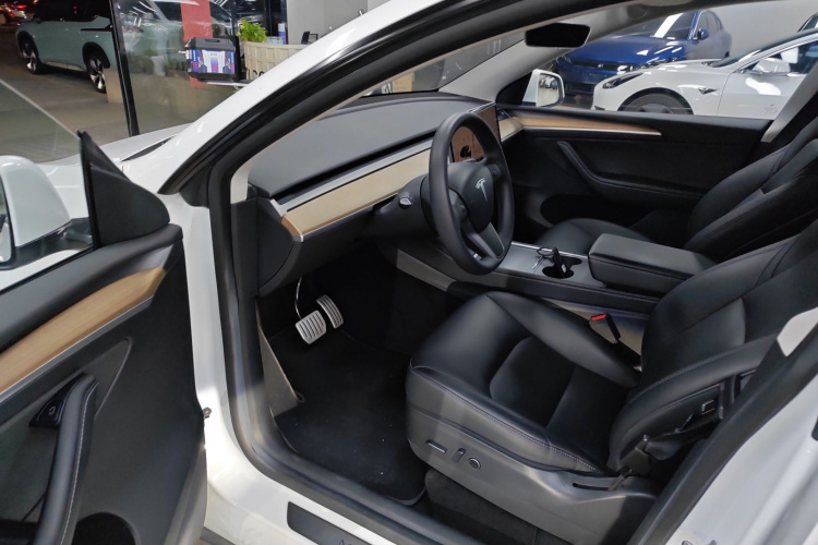 特斯拉 Model Y 2021款 Performance高性能全轮驱动版中控内饰20