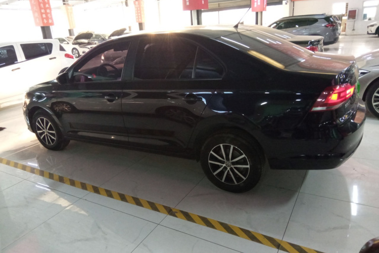 大众 桑塔纳 2016款 1.6L 手动风尚版车身外观4