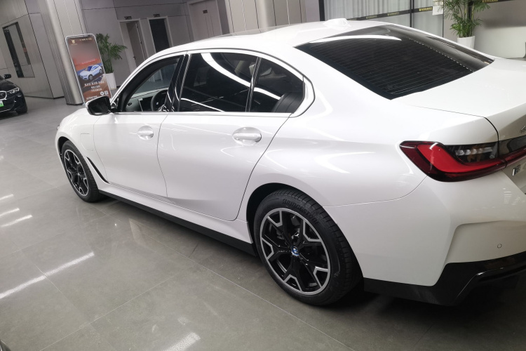 宝马i3 2024款 eDrive 35 L车身外观6003